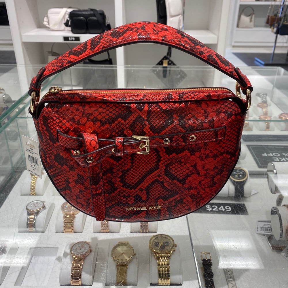 Latest Michael Kors crossbody and shoulder bags